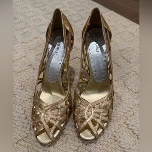 BCBG
*Vintage* Leather, Gold BCBG
Cage Heels Size 8 1/2 B party cocktail prom
